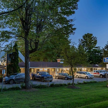 Travelodge By Wyndham Bracebridge Bagian luar foto