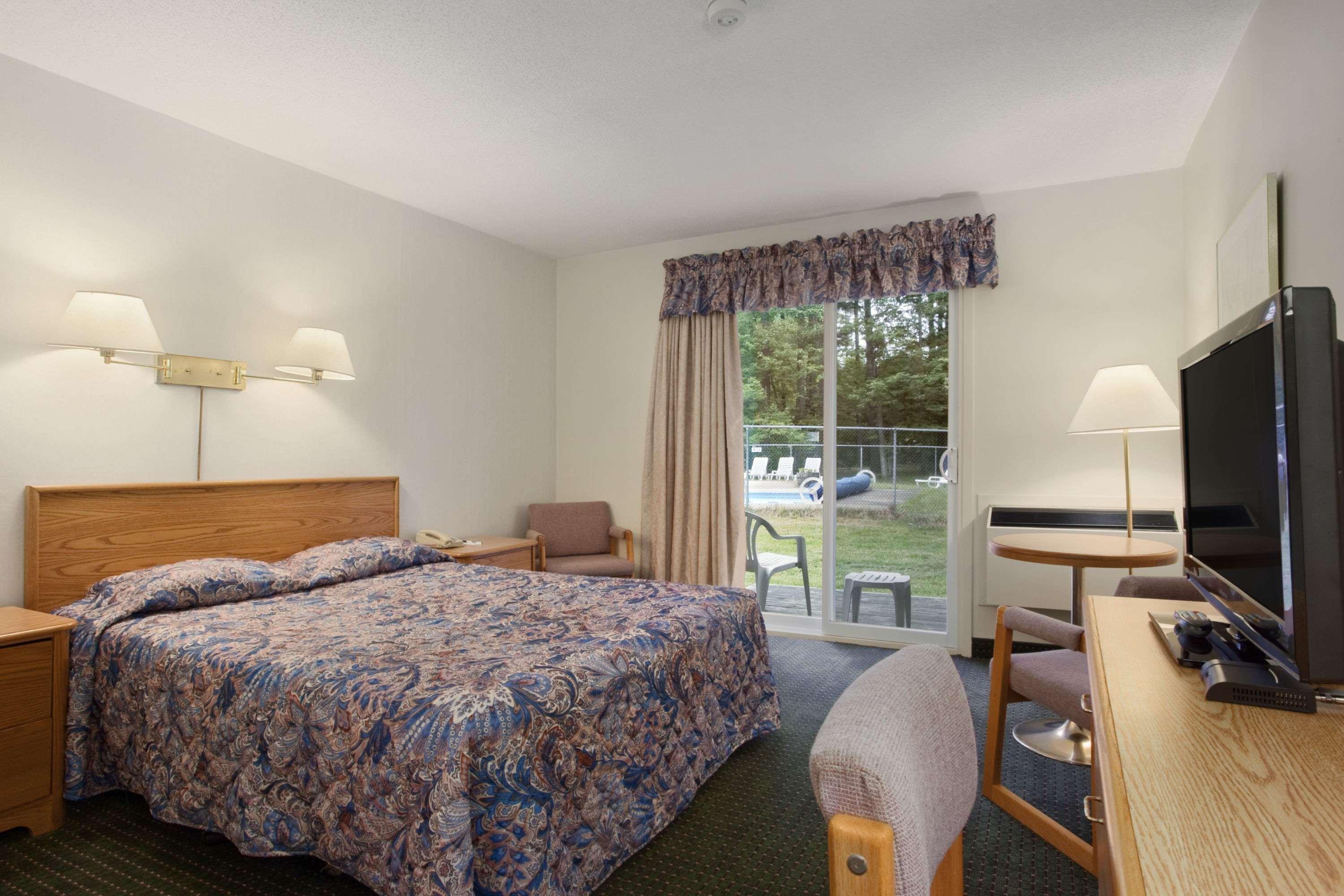 Travelodge By Wyndham Bracebridge Bagian luar foto