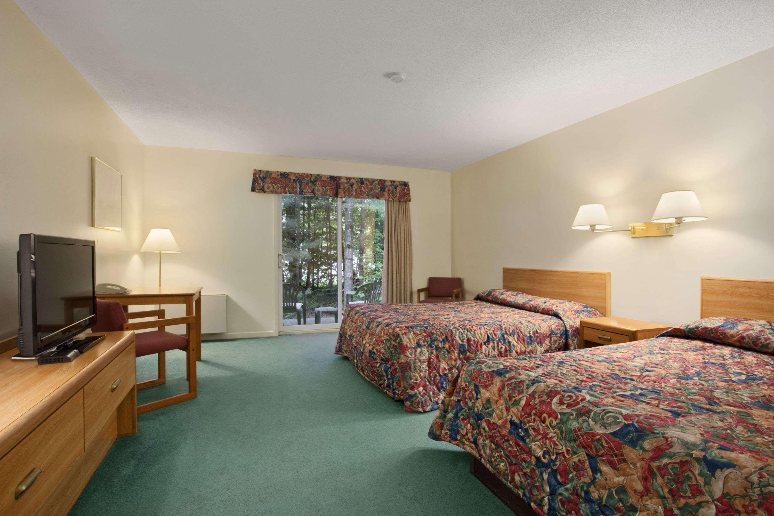 Travelodge By Wyndham Bracebridge Bagian luar foto