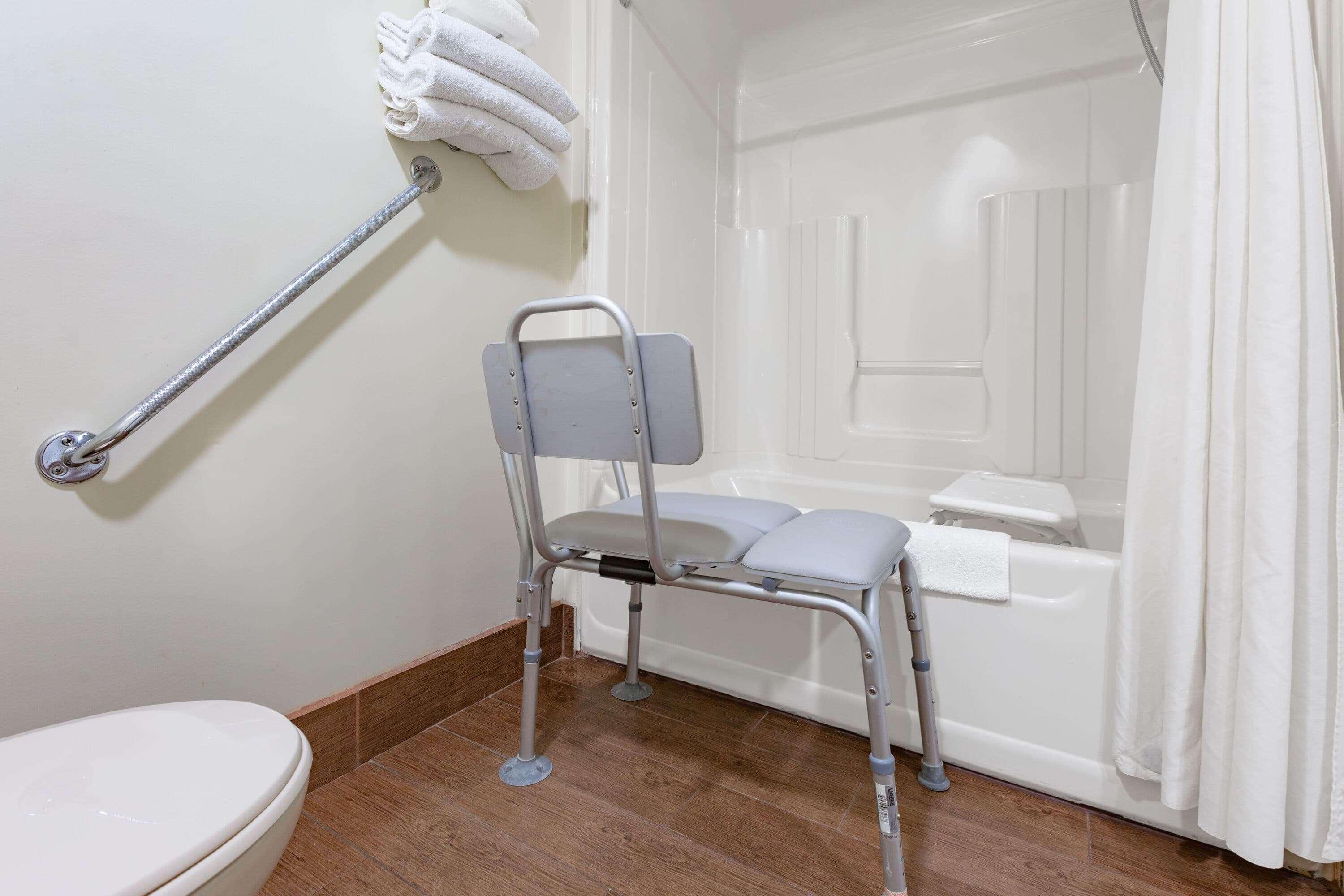 Travelodge By Wyndham Bracebridge Bagian luar foto