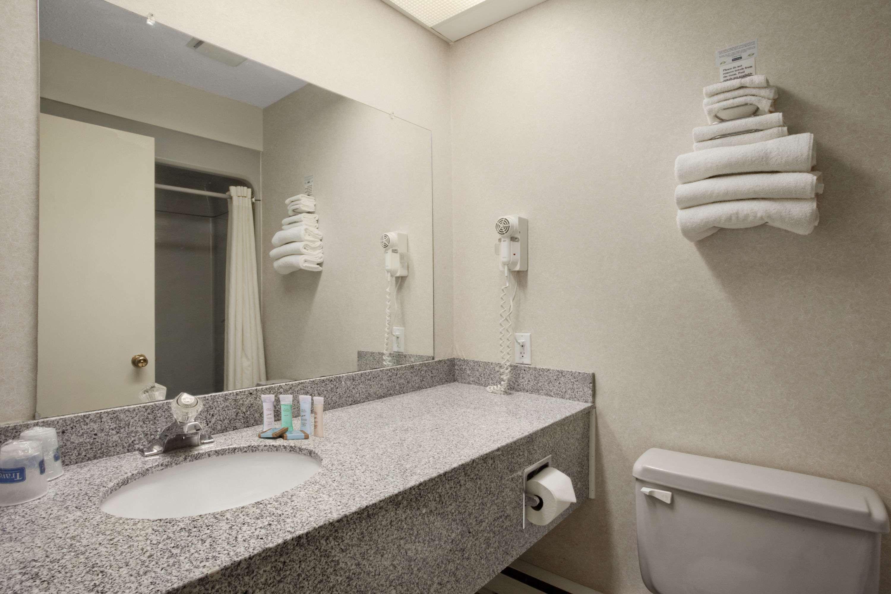Travelodge By Wyndham Bracebridge Bagian luar foto