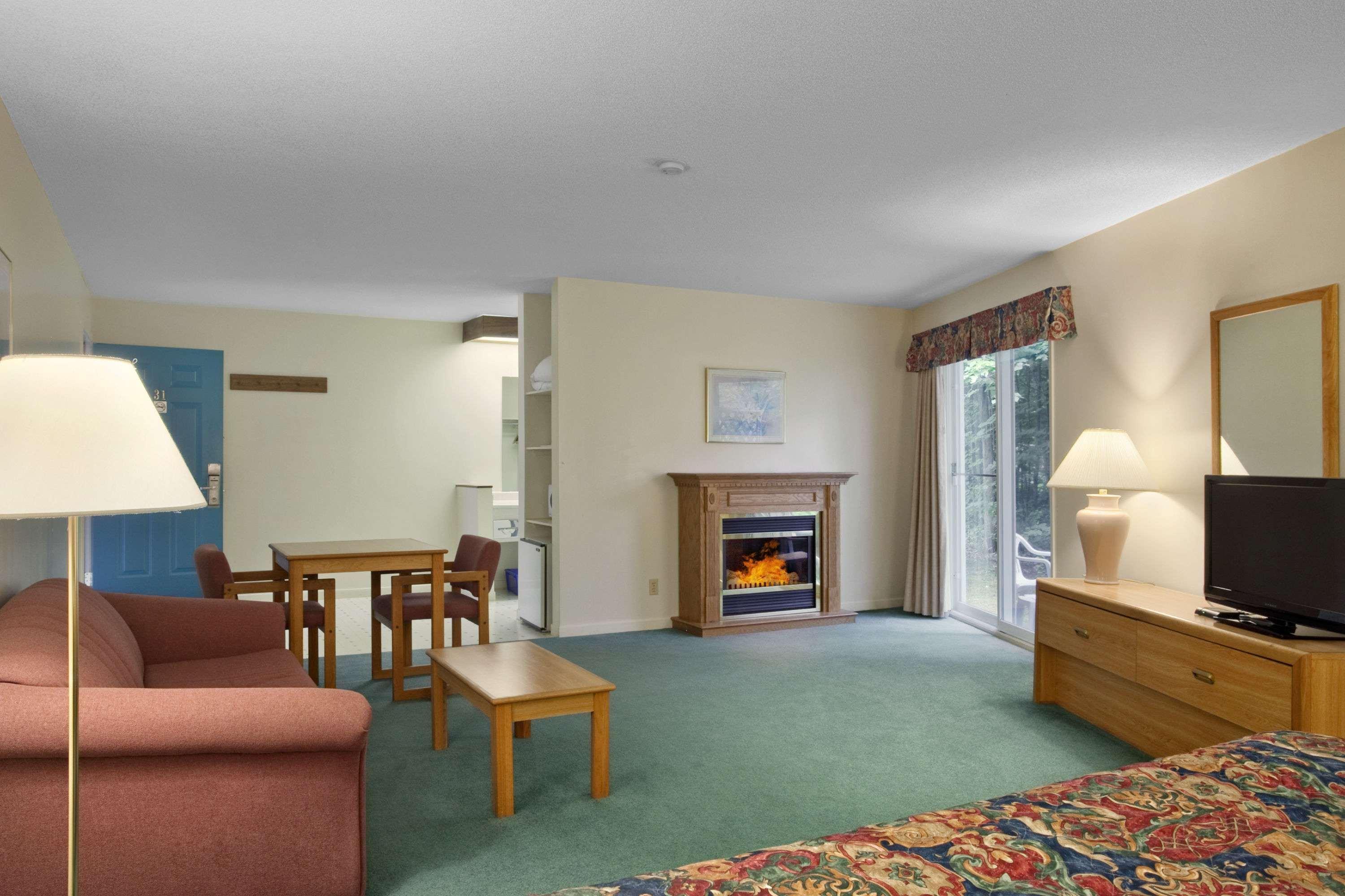 Travelodge By Wyndham Bracebridge Bagian luar foto