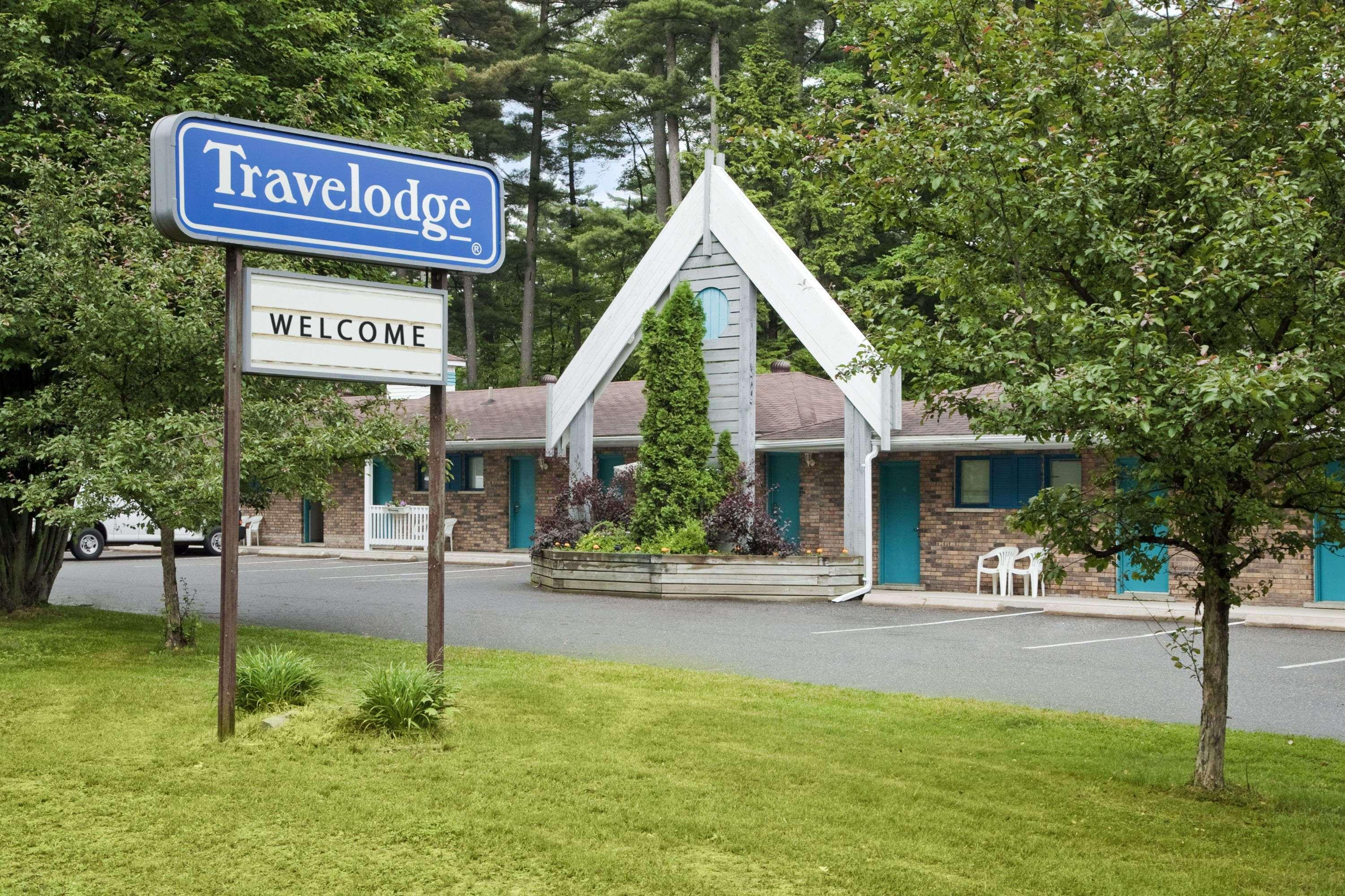 Travelodge By Wyndham Bracebridge Bagian luar foto