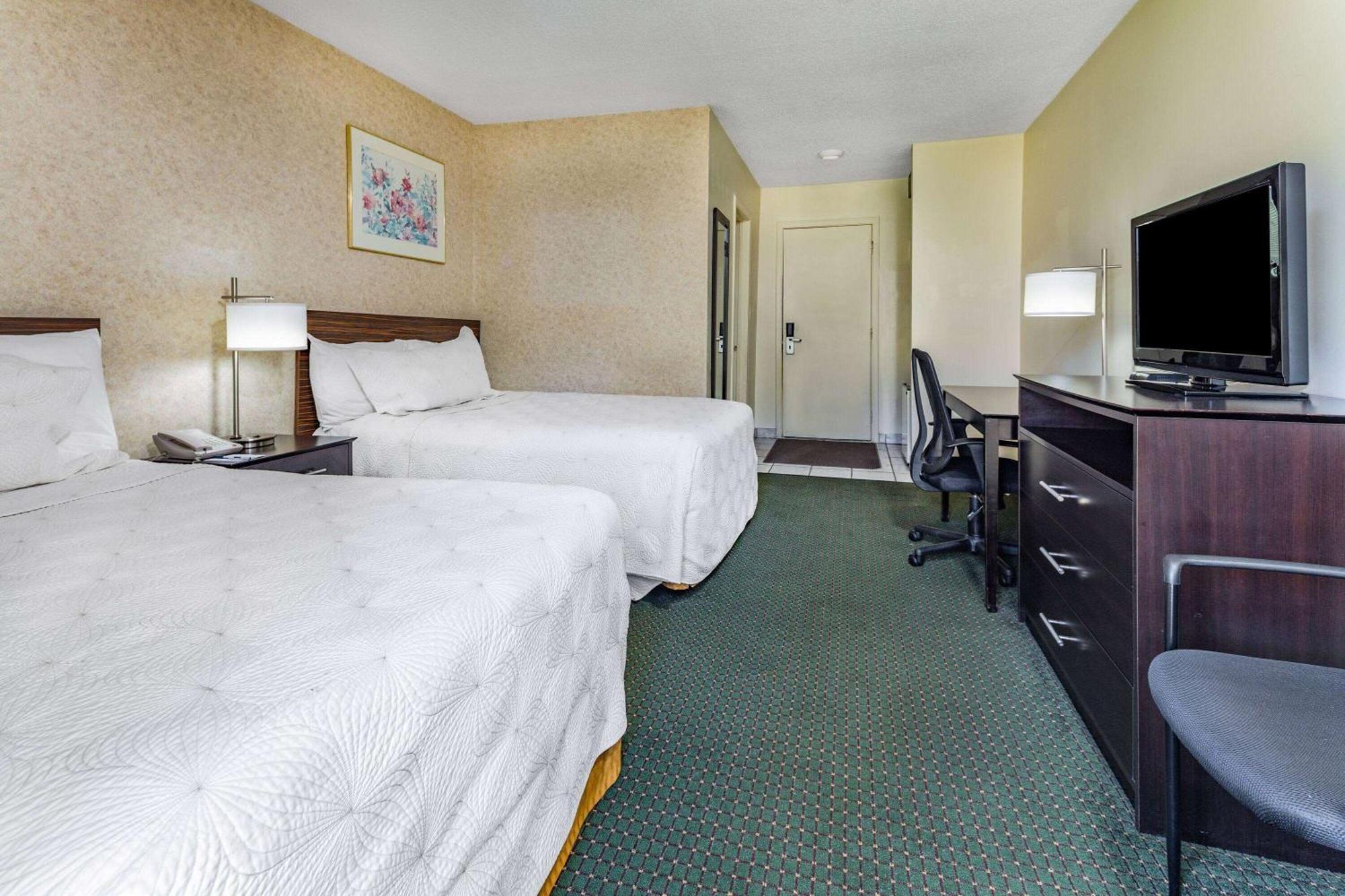 Travelodge By Wyndham Bracebridge Bagian luar foto
