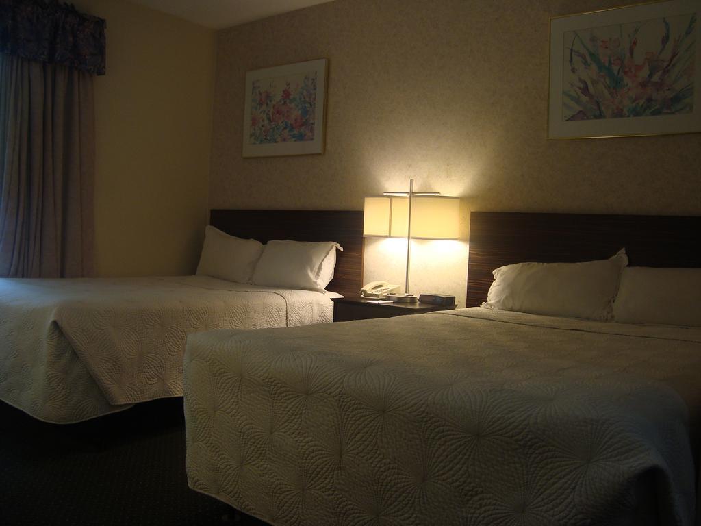 Travelodge By Wyndham Bracebridge Bagian luar foto